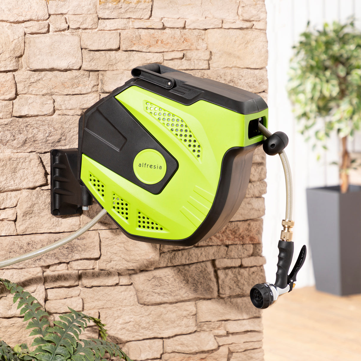 Alfresia 15m Garden Hose Reel, Wall Mounted Hose Reel with Spray Gun & Brass Attachments