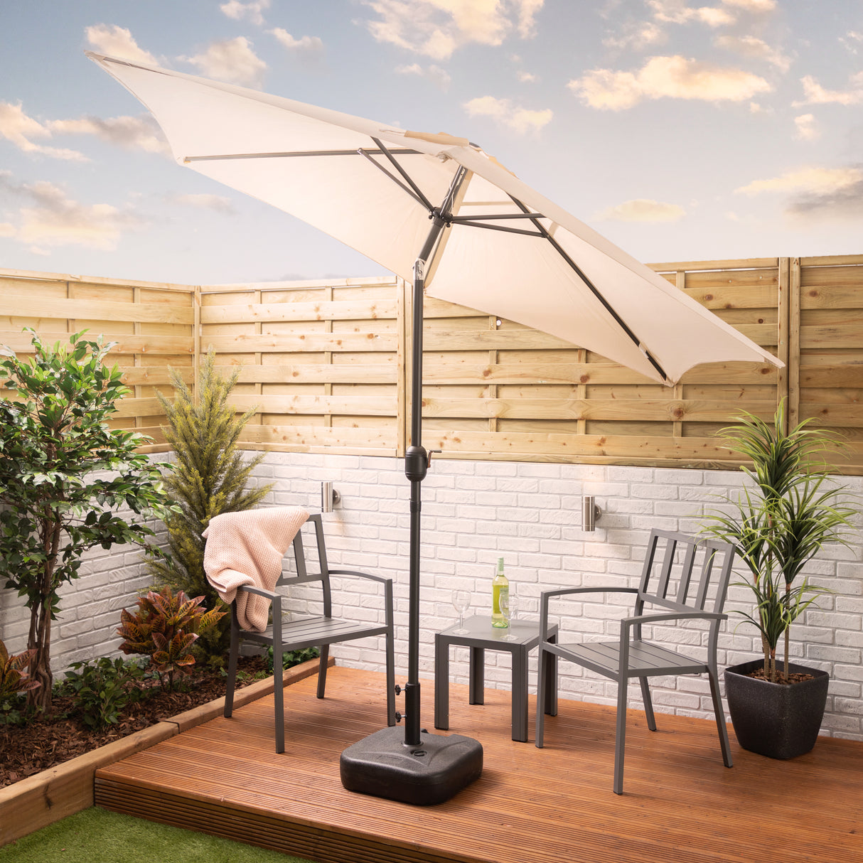 Alfresia 2.7m Garden Parasol, Garden Umbrella with Easy Push Button Control & Tilt Function